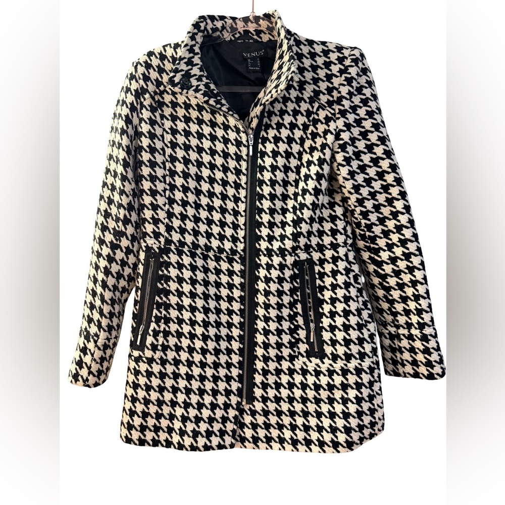 Venus Black & Cream Houndstooth Jacket – Size 6 – NWOT – Chic Zip Front Coat - Picture 2 of 7